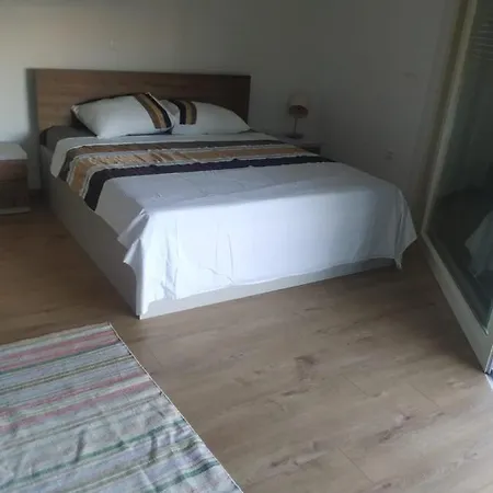 Luxury Apartment *